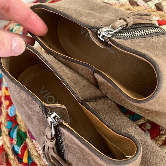NWOT Vionic Serena Tan Suede Ankle Boots - Picture 2 of 7
